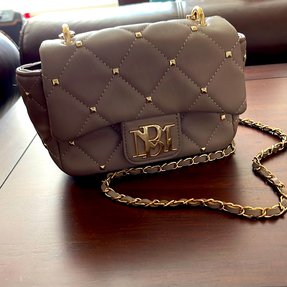 Beautiful Badgley Mischka small bag with gold chain strap. Like new condition.